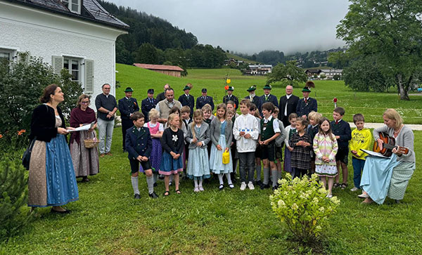 Kirchweih und Baumpflanzaktion im Auer Pfarrhausgarten